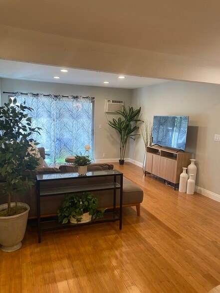 Building Photo - 28947 Thousand Oaks Blvd