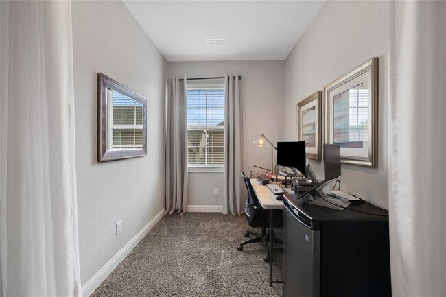 Building Photo - 1002 Shepherd Oaks Dr