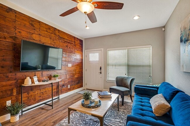 Building Photo - 3 Bedroom / 2 Bathroom super cute house for lease!