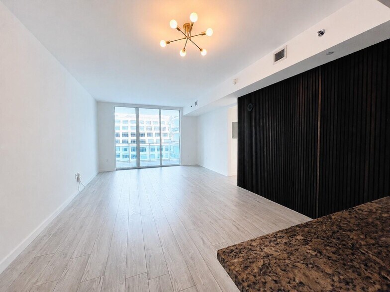 Building Photo - 951 Brickell Ave