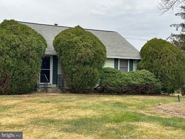 Building Photo - 7600 Lisle Ave