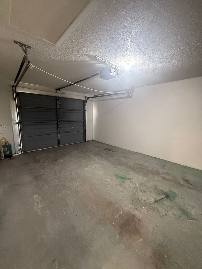 Building Photo - 2 Bedroom/1Bath  with Garage 55+ Community...