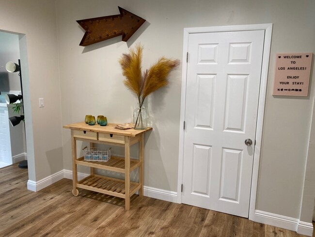 Building Photo - 749 N Wilton Pl