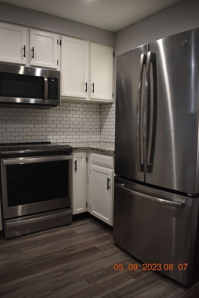 Building Photo - Lovely Updated Littleton Townhome in Wonderful Location