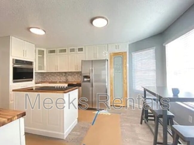 Building Photo - 140 Misty Ln
