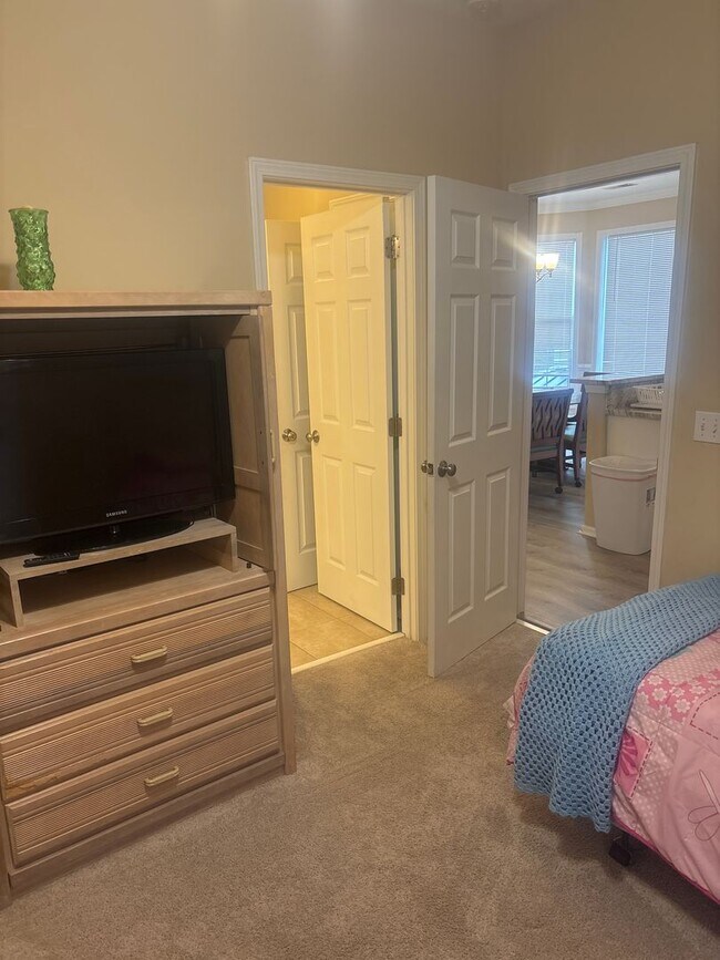 Building Photo - This beautiful 4 bedroom, 3.5 bath home in the highly sought-after Mill Creek neighborhood has it...