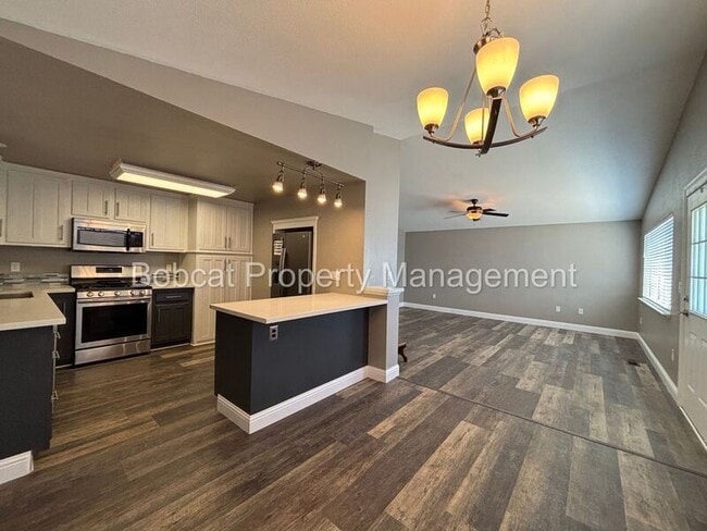 Building Photo - 2066 Southridge Ct