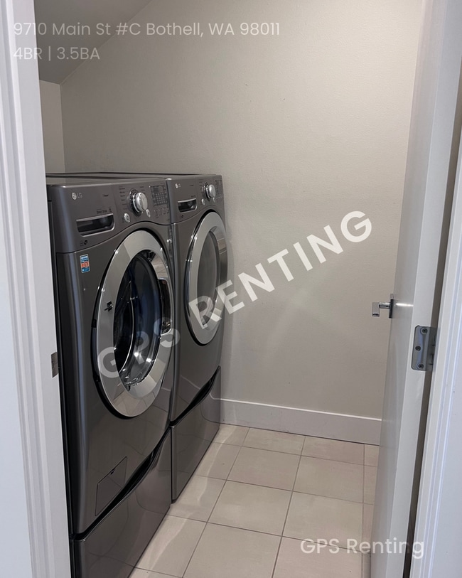 Building Photo - Beautiful Bed 4, Bath 3.5, home!