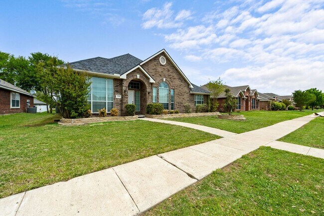 Building Photo - 3205 Hamlett Ln