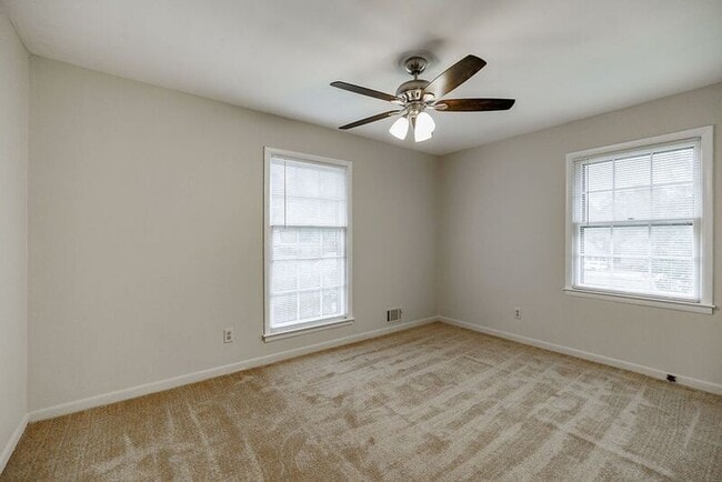 Building Photo - 160 Jockey Club Dr