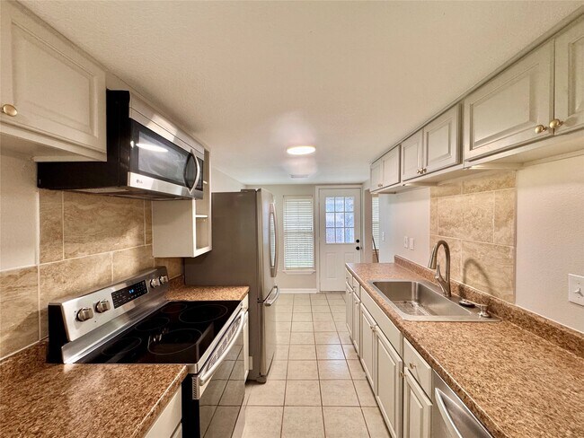 Building Photo - 805 Tabor St