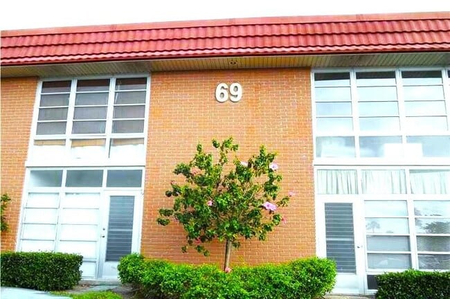 Building Photo - 69 Royal Oak Ct