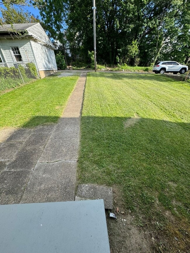 Building Photo - Updated 2-Bedroom 1-Bath Ranch House, GORG...