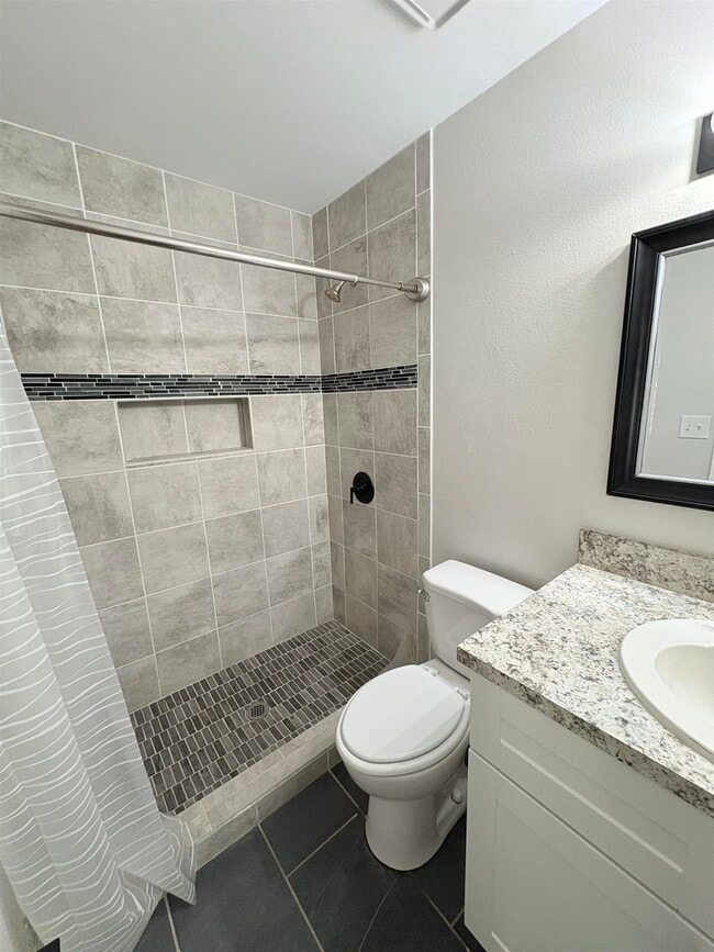 Building Photo - 1461 Live Oak Dr