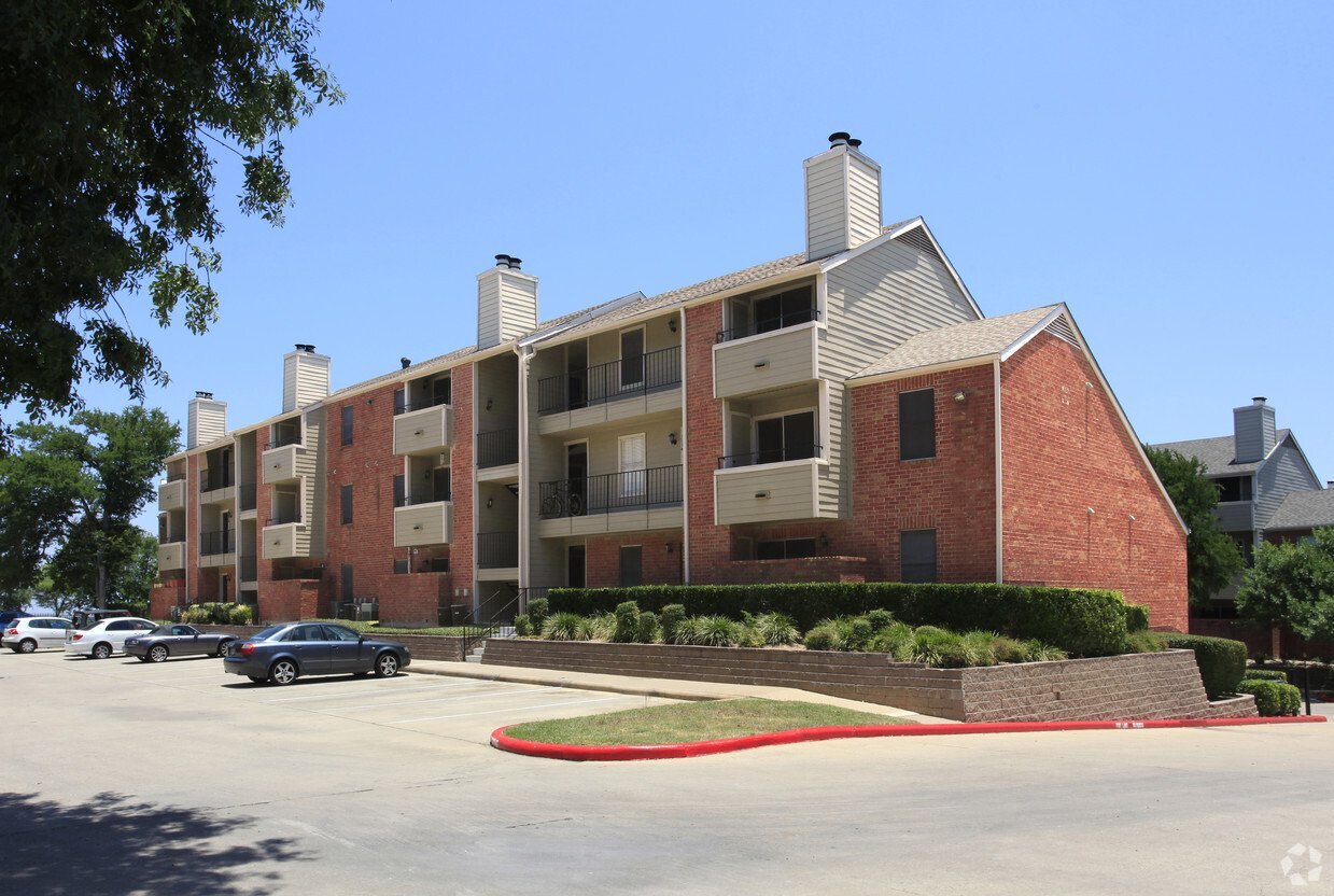 Building Photo - 10401 N Lamar Blvd