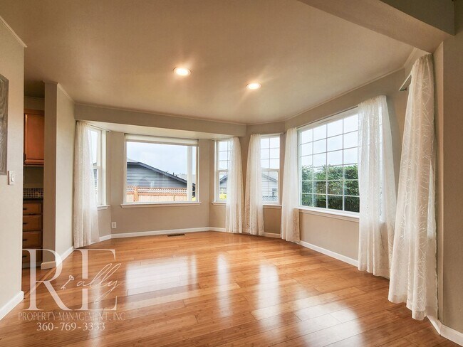 Building Photo - Modern Elegance Meets Tranquil Lakeside Living On Osprey Circle