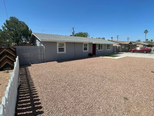 Building Photo - Fully Remodeled Tempe