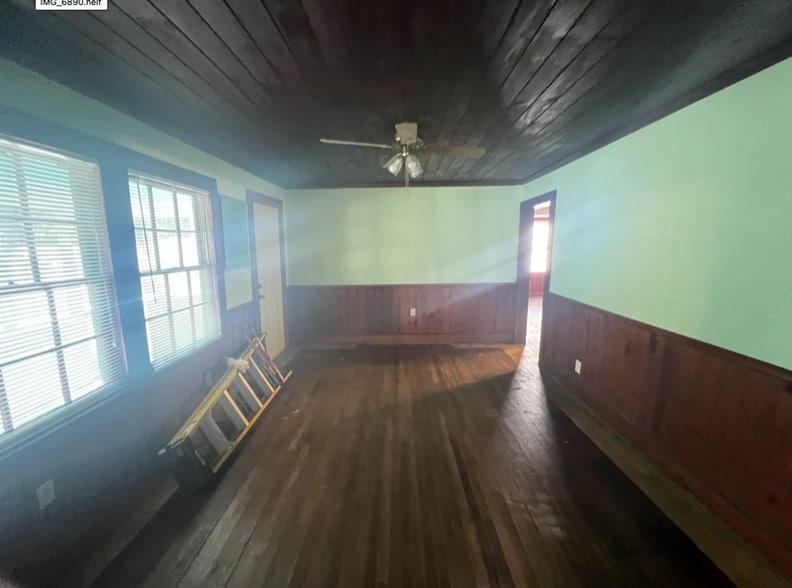 Building Photo - 709 Collins St