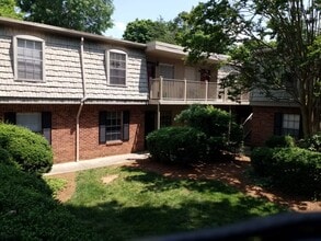 Building Photo - 3816 Country Club Rd