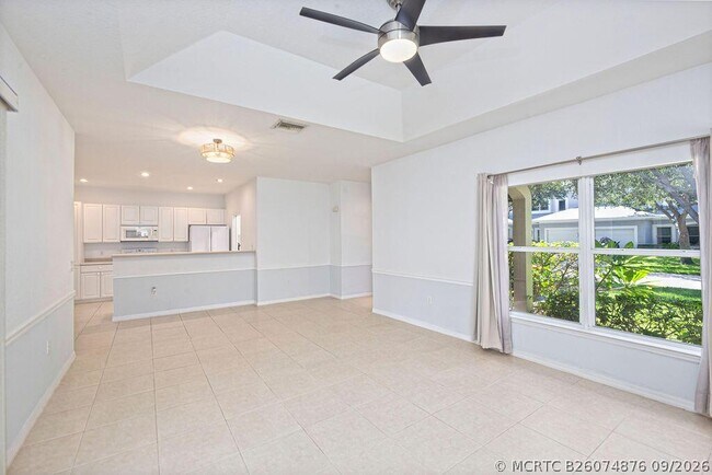 Building Photo - 1864 S Dovetail Dr