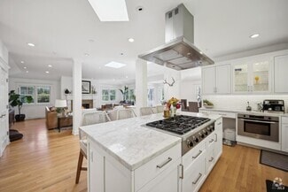Building Photo - 137 Del Casa Dr