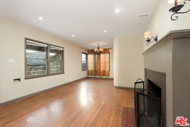 Building Photo - 2587 S Westgate Ave