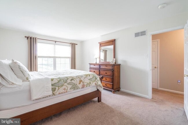 Building Photo - 5404 Drawbridge Ct