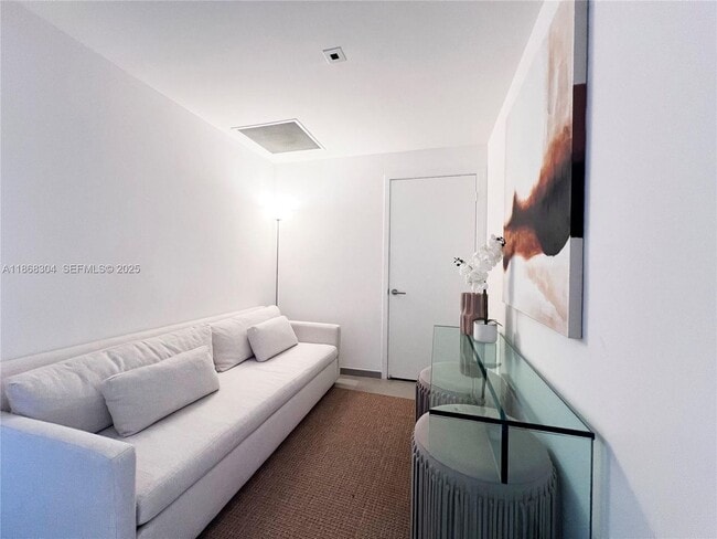 Building Photo - 68 SE 6th St