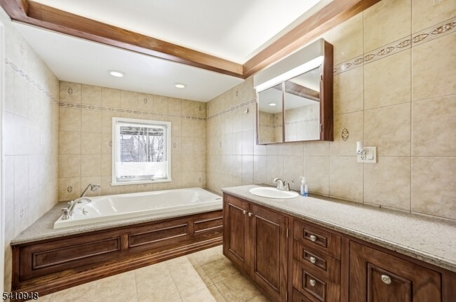 Building Photo - 65 Ridge Ave