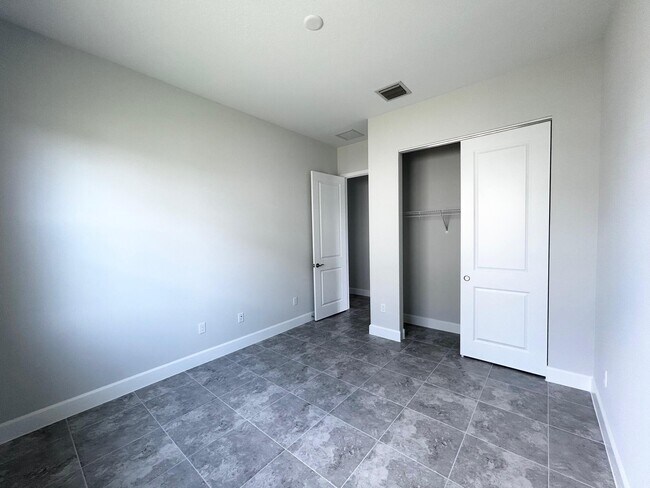 Building Photo - 15192 Wildwood Cir