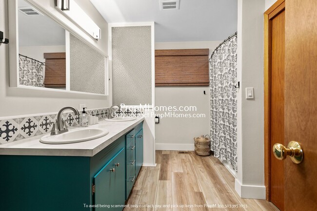 Building Photo - Stunning 3-Bedroom Mid-Century Modern Home...