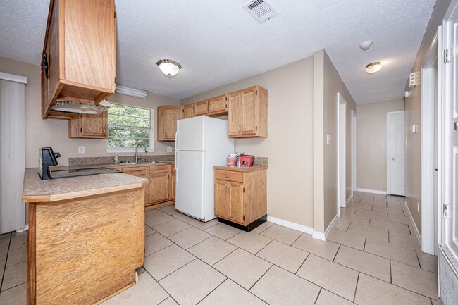 Building Photo - 3 Bedroom 1.5 Bath Home in Gautier!