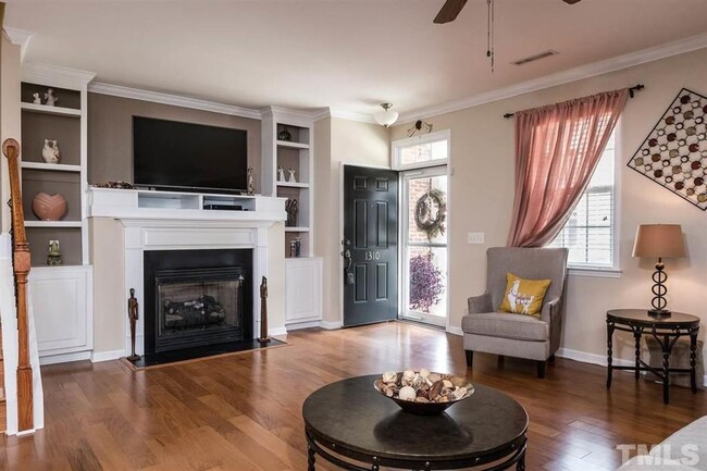 Building Photo - Charming 3BD, 2.5BA Raleigh Townhouse with...