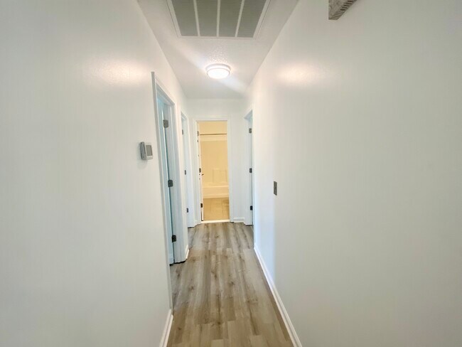 Building Photo - 2560 Nicholson Dr