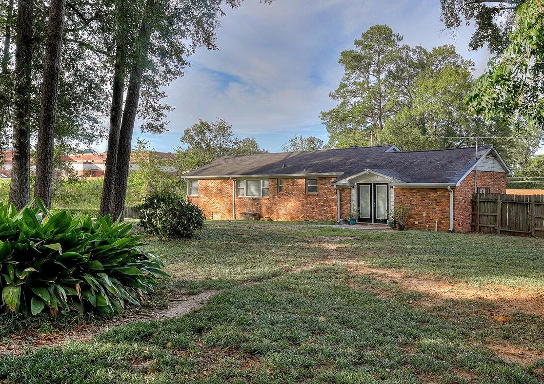 Building Photo - 2434 Brentwood Pl