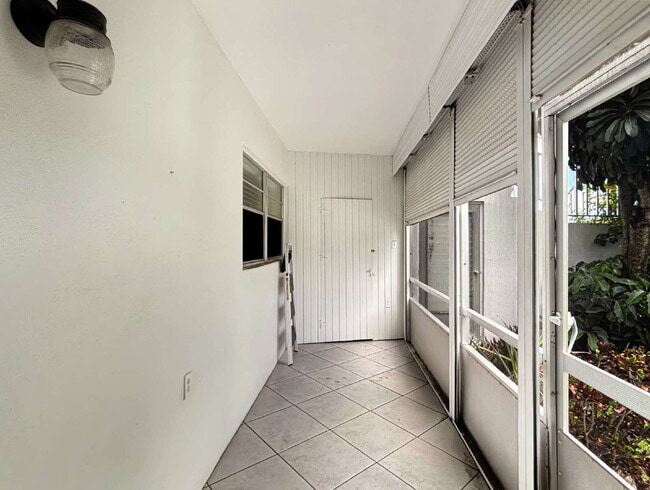 Building Photo - Well-Maintained 2-Bedroom Condo in Meridian Park | 55+ Community | Palm Beach Gardens