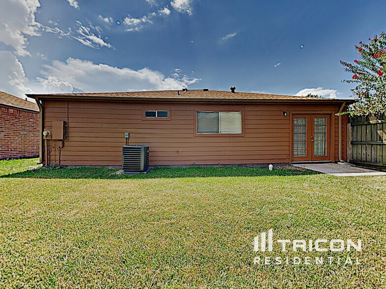 Building Photo - 6922 Clee Ln