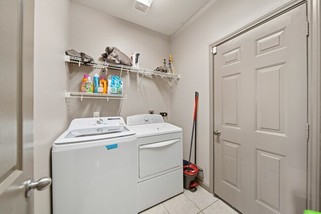 Building Photo - 8804 Sunforest Ln