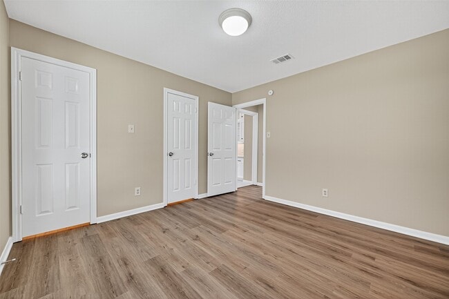 Building Photo - 4132 Deerfield Village Dr