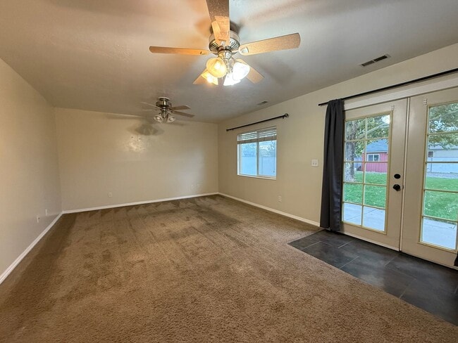 Building Photo - Spacious 5-Bedroom Home in Clinton!