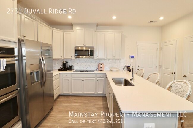 Building Photo - 2 Bedroom Plus DEN End Unit Townhome W Gar...