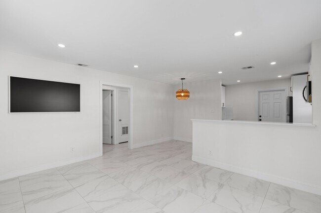 Building Photo - 426 48th St