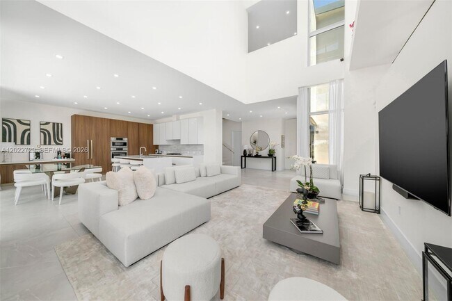 Building Photo - West 47th Street, Miami Beach, FL 33140 - 5 BR 5 BA single-family home