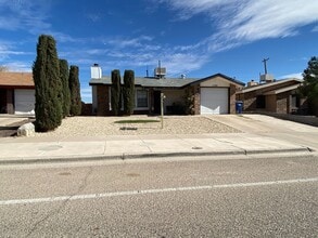 Building Photo - East El Paso 2 bed/1.5 Bath 1 car garage