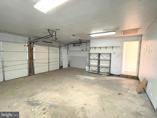 Building Photo - 1717 Red Oak Rd