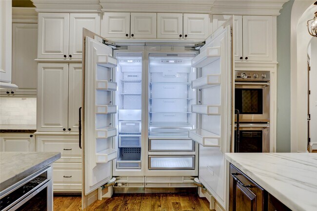 Building Photo - 5015 Jason St