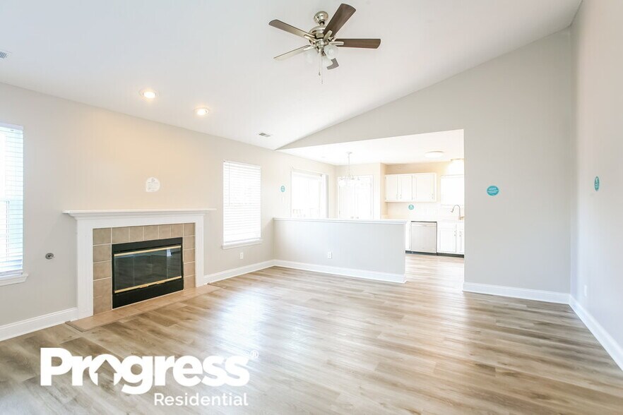 Building Photo - 1015 Redwood Dr