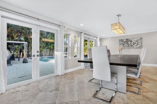 Building Photo - 2423 NE 202nd St