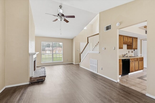 Building Photo - 6733 Dandelion Dr
