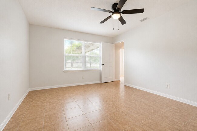 Building Photo - Beautifully Renovated 3 Bedroom • 2 Bathroom Home in Largo, Florida